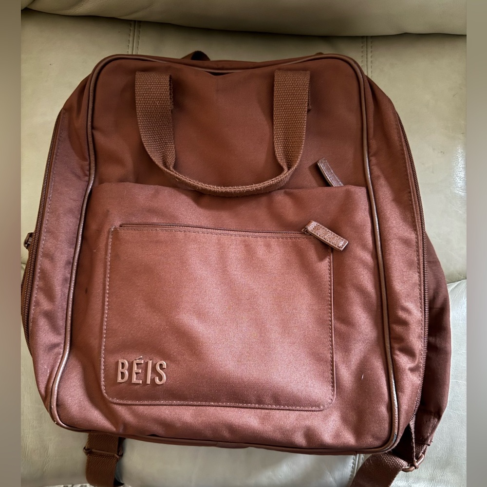 Béis Expandable Travel Backpack – Maple | Laptop Sleeve | Carry-On Personal Item